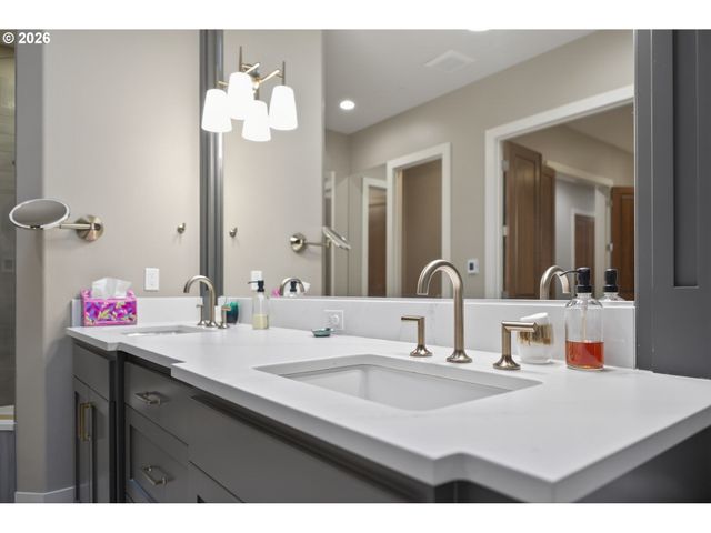 721 Sw 68TH Ter, Portland, OR 97225