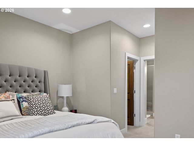 721 Sw 68TH Ter, Portland, OR 97225