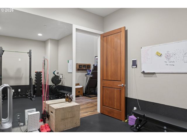 721 Sw 68TH Ter, Portland, OR 97225
