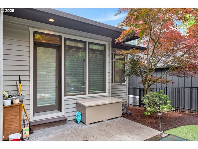 721 Sw 68TH Ter, Portland, OR 97225