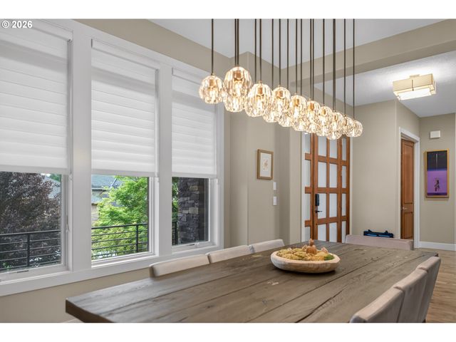 721 Sw 68TH Ter, Portland, OR 97225