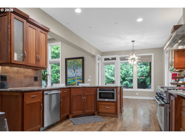 721 Sw 68TH Ter, Portland, OR 97225