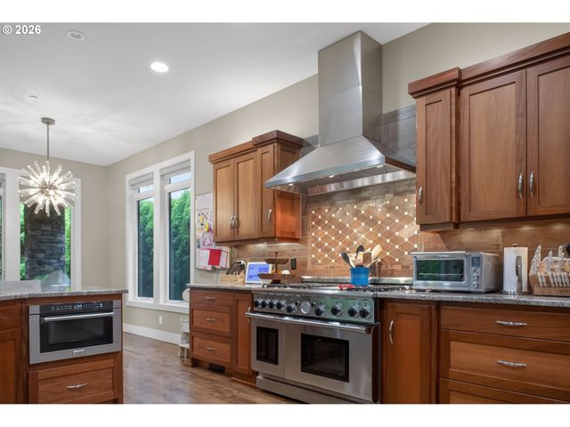 721 Sw 68TH Ter, Portland, OR 97225