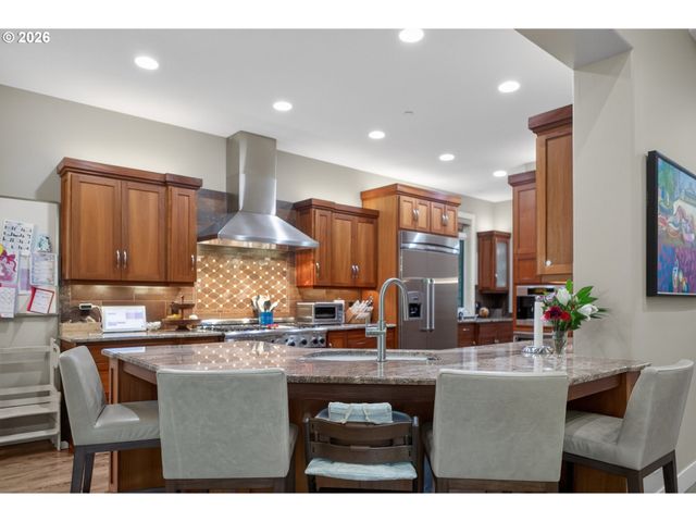 721 Sw 68TH Ter, Portland, OR 97225