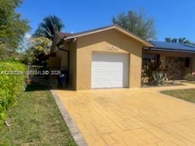 11041 SW 166th Ter, Miami, FL 33157
