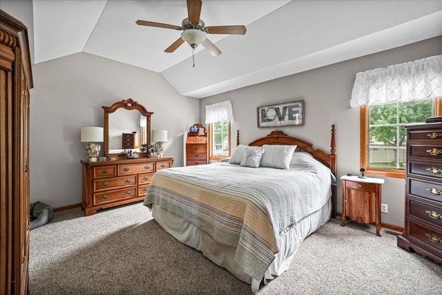 2252 Lennox Lane, Valparaiso, IN 46385