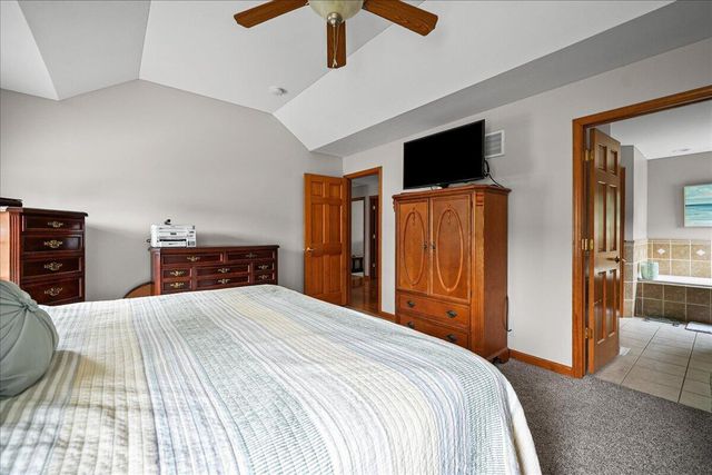 2252 Lennox Lane, Valparaiso, IN 46385