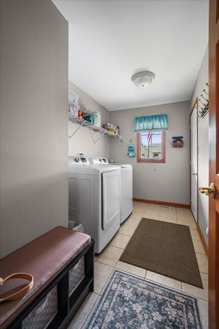 2252 Lennox Lane, Valparaiso, IN 46385