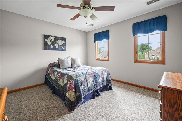 2252 Lennox Lane, Valparaiso, IN 46385