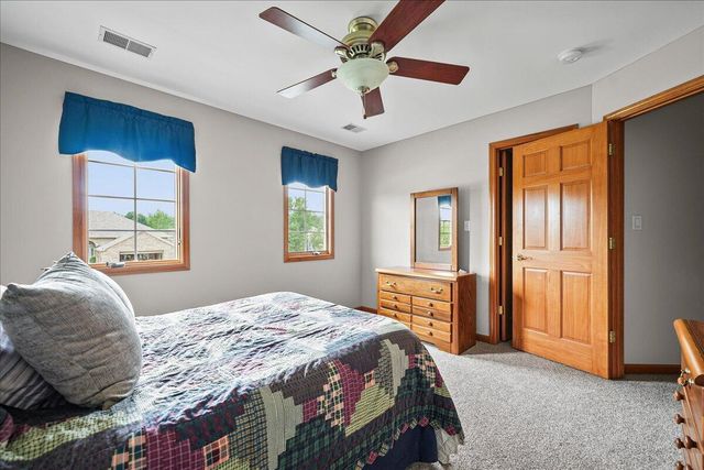 2252 Lennox Lane, Valparaiso, IN 46385