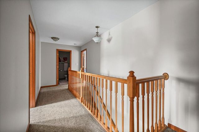 2252 Lennox Lane, Valparaiso, IN 46385