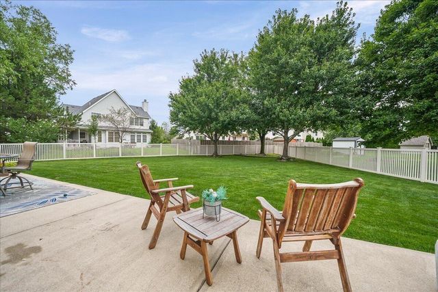 2252 Lennox Lane, Valparaiso, IN 46385