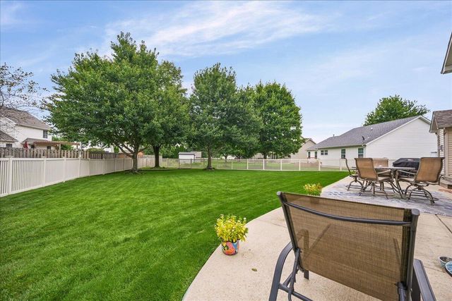 2252 Lennox Lane, Valparaiso, IN 46385