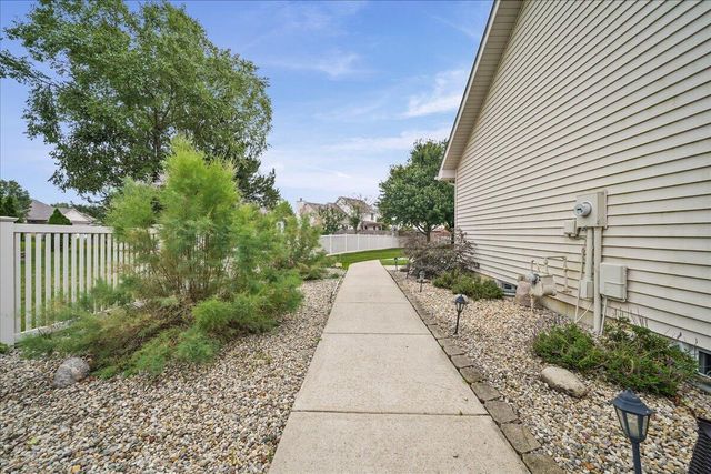 2252 Lennox Lane, Valparaiso, IN 46385
