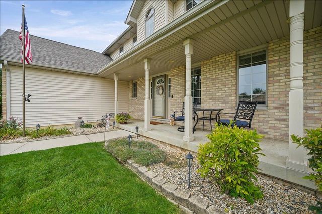 2252 Lennox Lane, Valparaiso, IN 46385