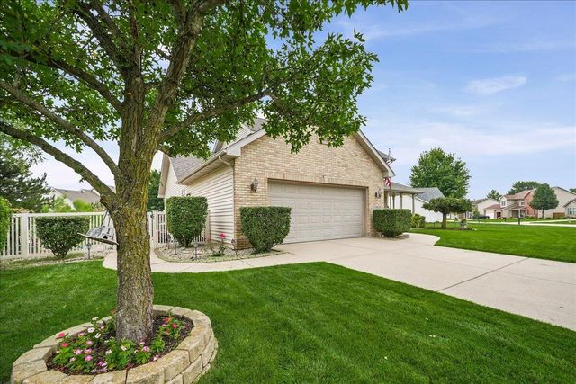 2252 Lennox Lane, Valparaiso, IN 46385