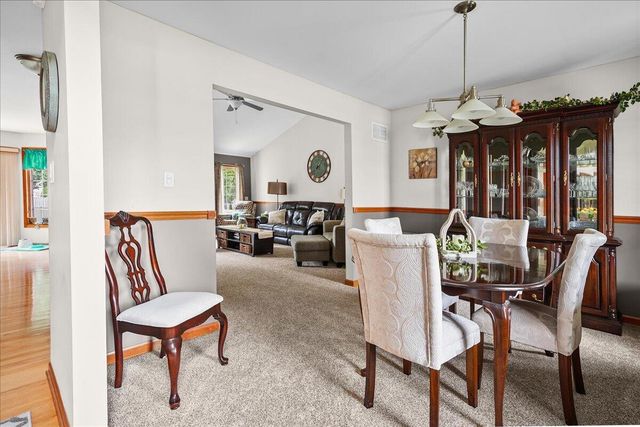 2252 Lennox Lane, Valparaiso, IN 46385