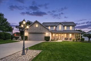2252 Lennox Lane, Valparaiso, IN 46385
