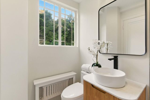 244 Lakeside Drive 2, Oakland, CA 94612