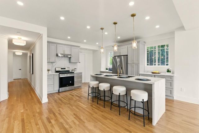 244 Lakeside Drive 2, Oakland, CA 94612