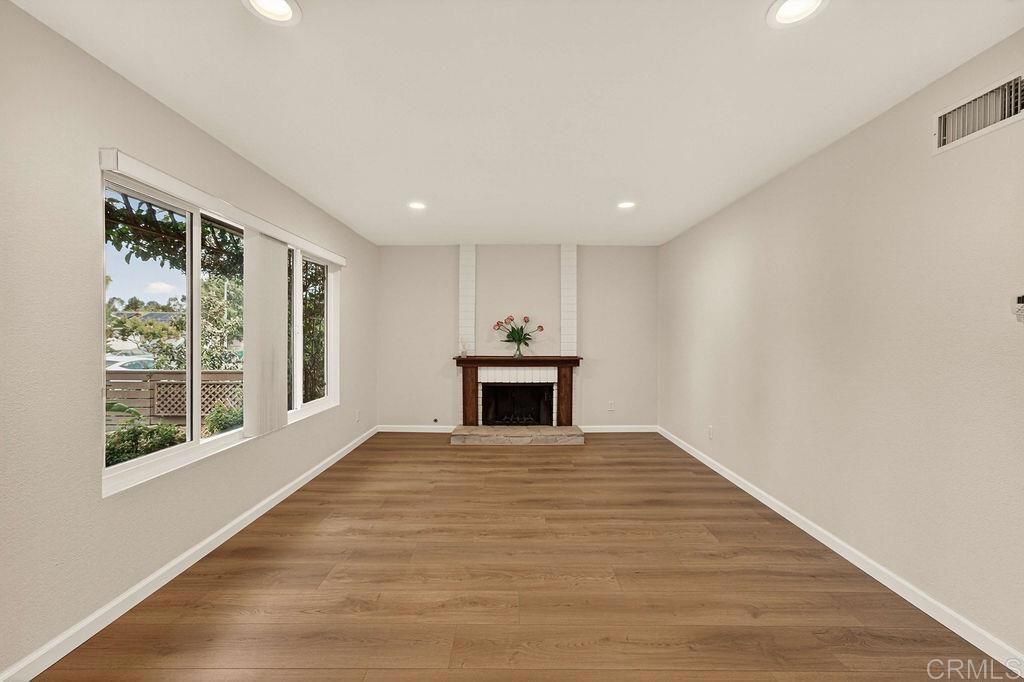 Image 5 of property listing at 10943 Martinique Way, San Diego, CA 92126