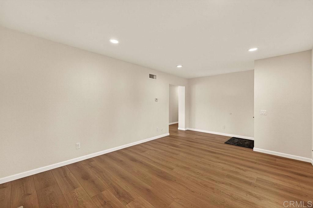 Image 7 of property listing at 10943 Martinique Way, San Diego, CA 92126