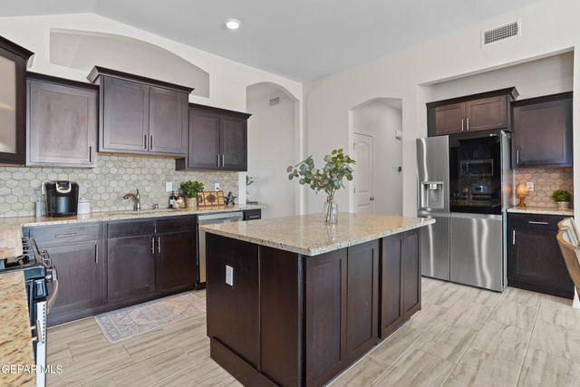 325 SAMUEL VISTA Street, Horizon City, TX 79928