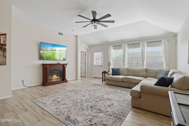 325 SAMUEL VISTA Street, Horizon City, TX 79928
