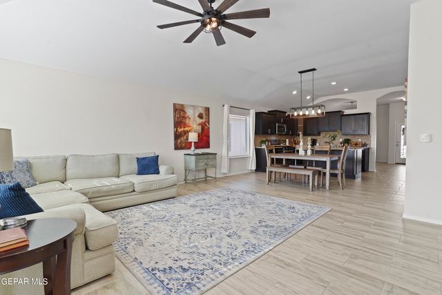 325 SAMUEL VISTA Street, Horizon City, TX 79928