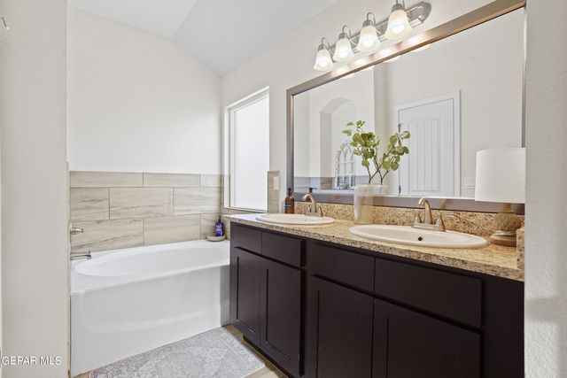 325 SAMUEL VISTA Street, Horizon City, TX 79928