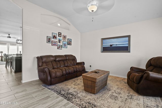 325 SAMUEL VISTA Street, Horizon City, TX 79928