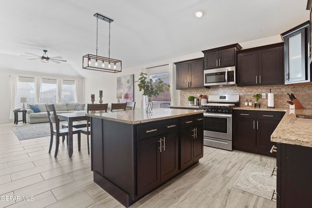325 SAMUEL VISTA Street, Horizon City, TX 79928