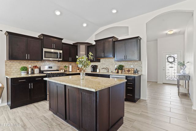 325 SAMUEL VISTA Street, Horizon City, TX 79928