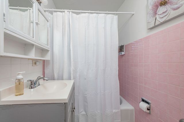 3315 Emmaus Avenue, Zion, IL 60099