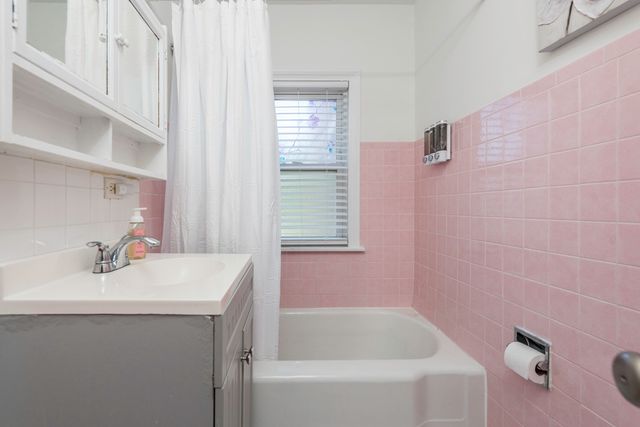 3315 Emmaus Avenue, Zion, IL 60099