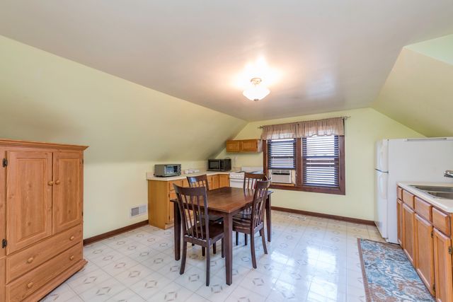 3315 Emmaus Avenue, Zion, IL 60099