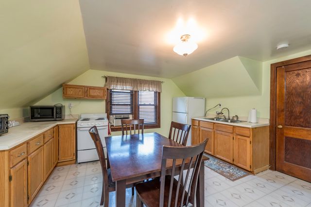 3315 Emmaus Avenue, Zion, IL 60099