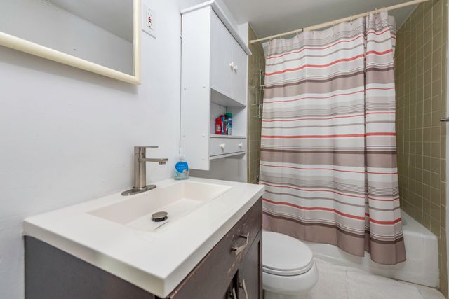 3315 Emmaus Avenue, Zion, IL 60099