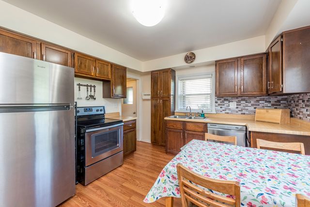 3315 Emmaus Avenue, Zion, IL 60099