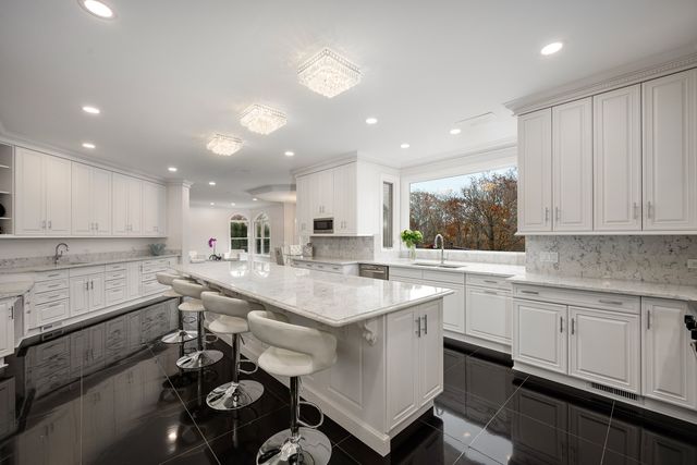 3481 Bradley Court, Highland Park, IL 60035