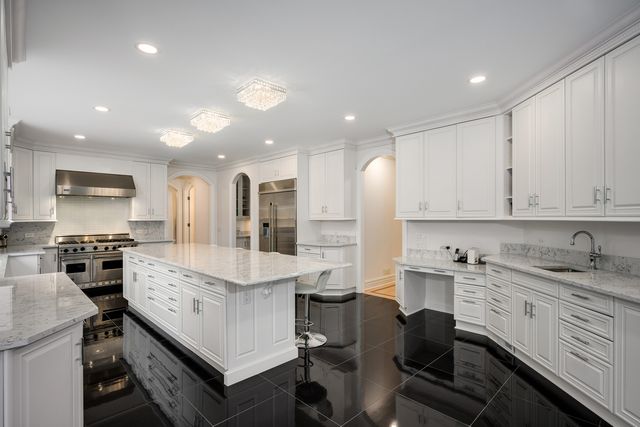 3481 Bradley Court, Highland Park, IL 60035