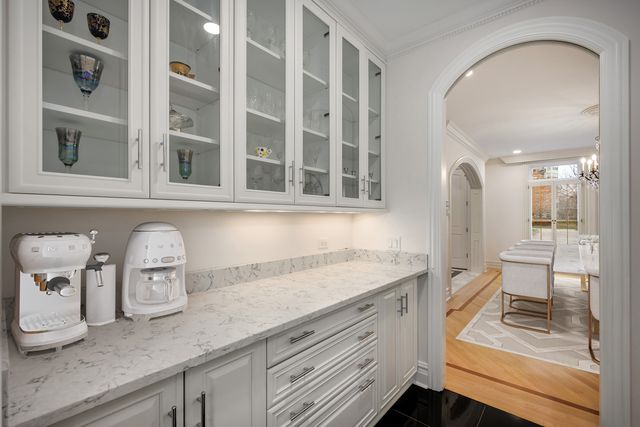 3481 Bradley Court, Highland Park, IL 60035