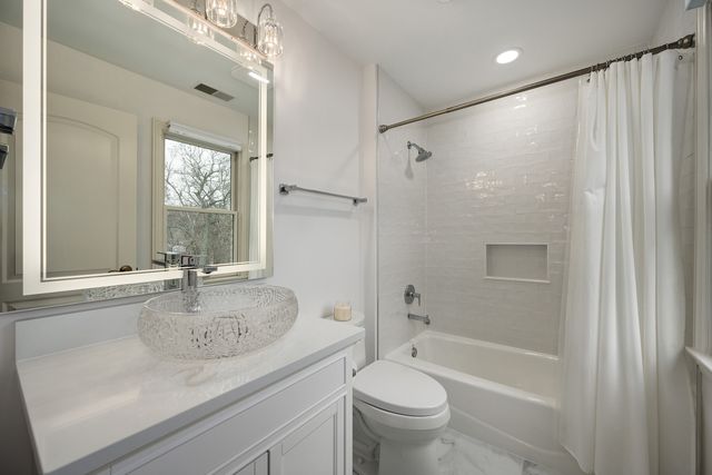 3481 Bradley Court, Highland Park, IL 60035