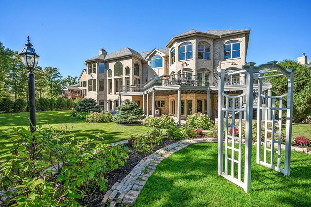 3481 Bradley Court, Highland Park, IL 60035