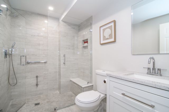 21 Westerly St 6, Wellesley, MA 02482
