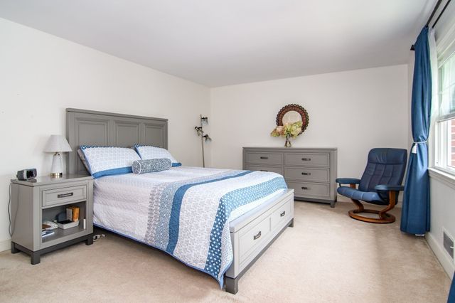 21 Westerly St 6, Wellesley, MA 02482
