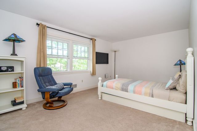 21 Westerly St 6, Wellesley, MA 02482