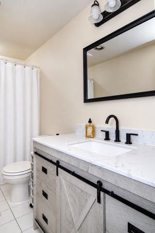 21 Westerly St 6, Wellesley, MA 02482