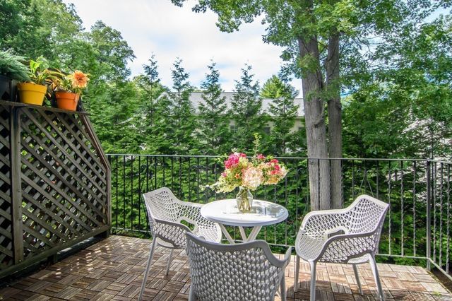 21 Westerly St 6, Wellesley, MA 02482