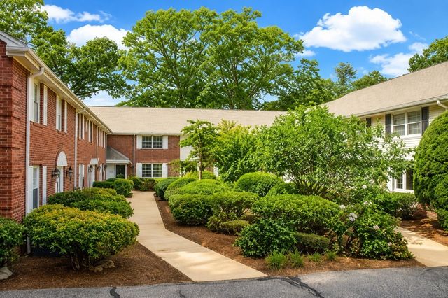 21 Westerly St 6, Wellesley, MA 02482